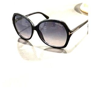 Tom Ford carols black 60/15